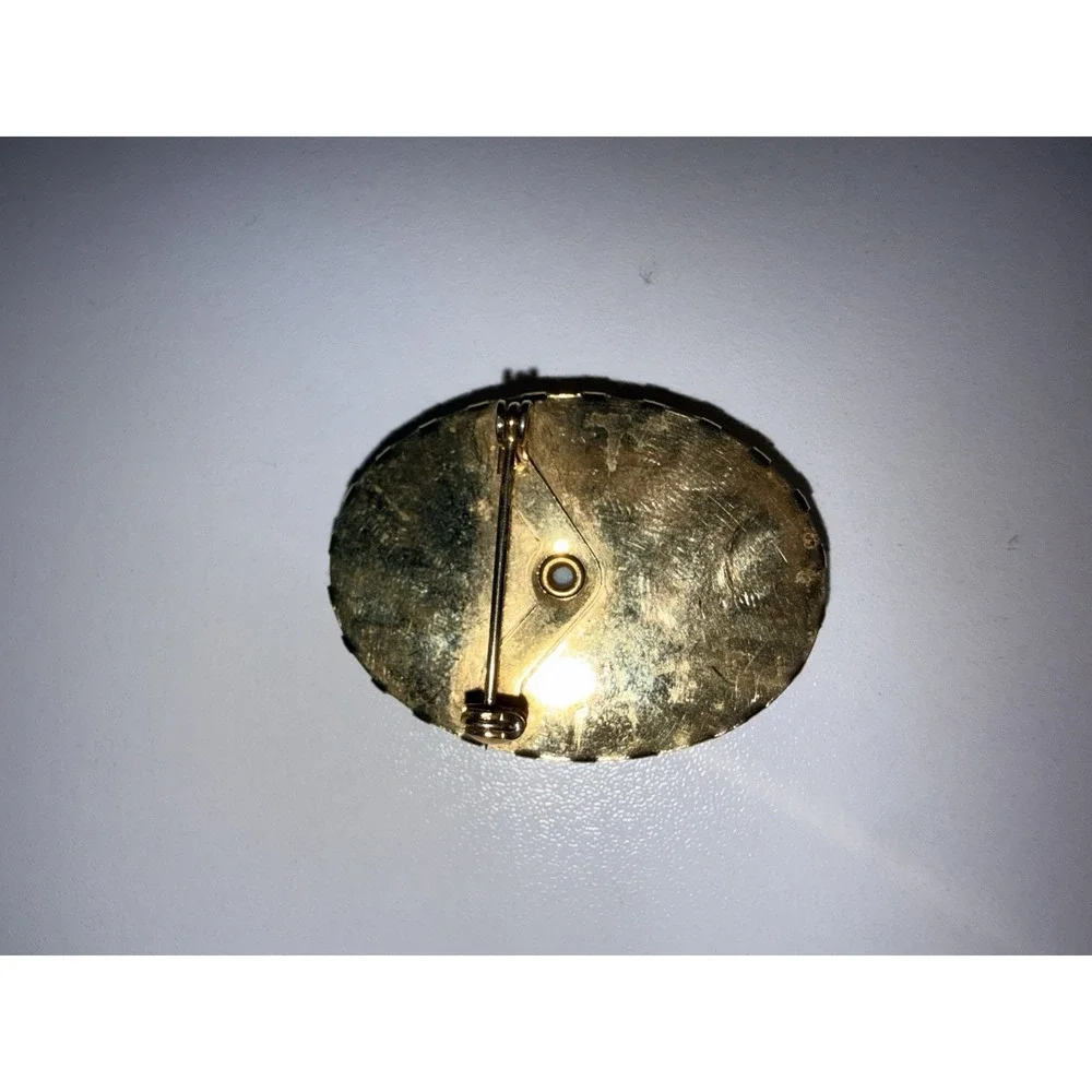 Vintage Porcelain 1960's Tabby Cat Brooch With Gold Tone Filigree Frame‎ 1.5